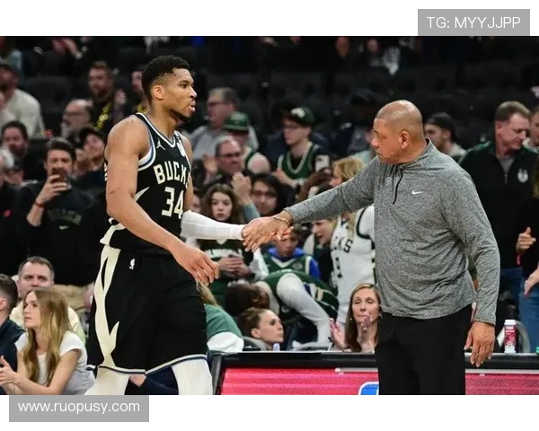 雄鹿需裁掉一名双向球员才能签下字母弟以增强球队实力